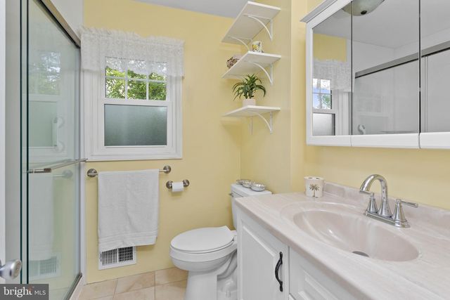 124 ASHURST LN, Mount Holly, NJ 08060