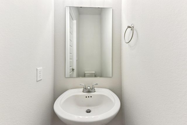 163 Kellogg LN, Bastrop, TX 78602