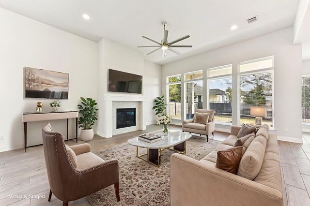 163 Kellogg LN, Bastrop, TX 78602