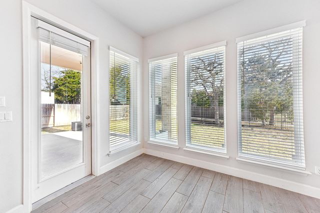 163 Kellogg LN, Bastrop, TX 78602