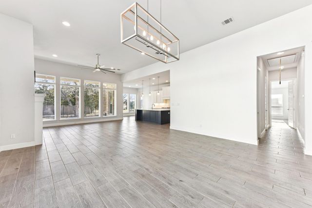 163 Kellogg LN, Bastrop, TX 78602