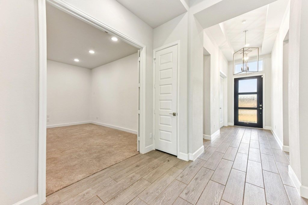 163 Kellogg LN, Bastrop, TX 78602