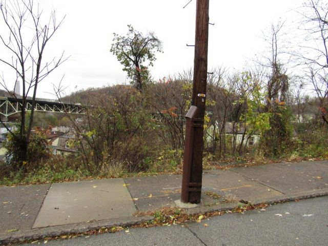 215 Greenfield Ave, Greenfield, PA 15207