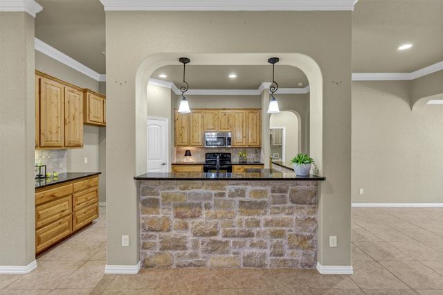 125 Camelot Street, Glen Rose, TX 76043