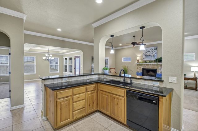 125 Camelot Street, Glen Rose, TX 76043