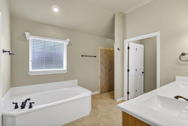 125 Camelot Street, Glen Rose, TX 76043