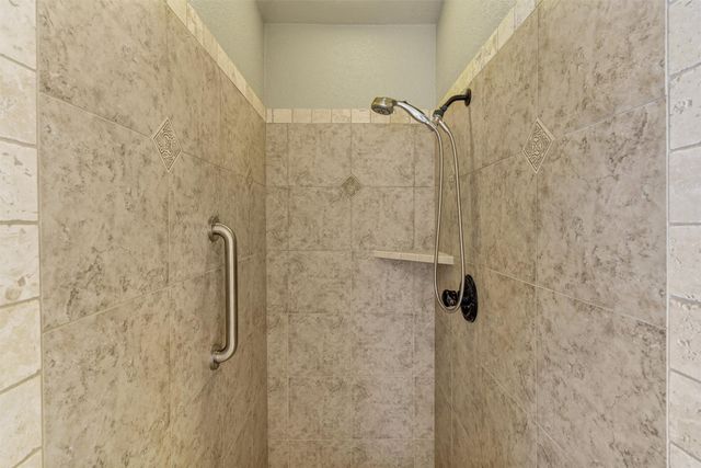 125 Camelot Street, Glen Rose, TX 76043