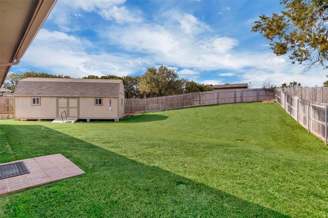 125 Camelot Street, Glen Rose, TX 76043