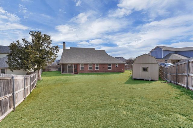 125 Camelot Street, Glen Rose, TX 76043