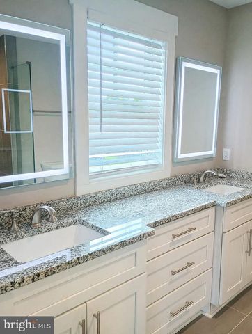307 CHARLES ST, Fredericksburg, VA 22401