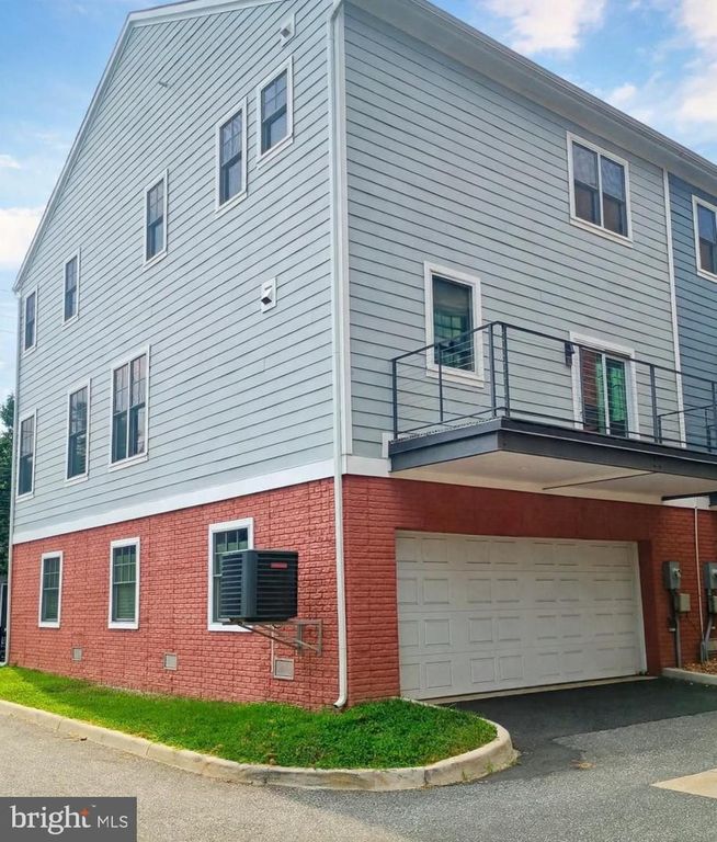 307 CHARLES ST, Fredericksburg, VA 22401