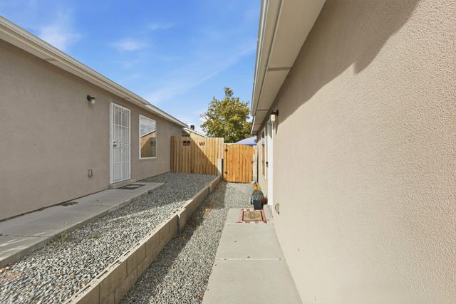 8719 Black Stallion Road SW, Albuquerque, NM 87121