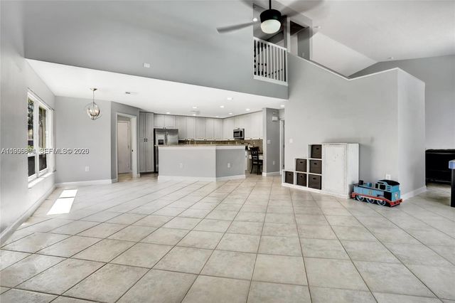 13813 NW 21st St, Pembroke Pines, FL 33028