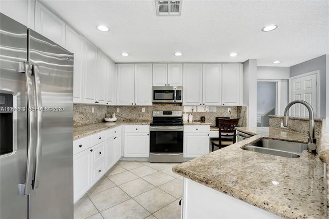 13813 NW 21st St, Pembroke Pines, FL 33028