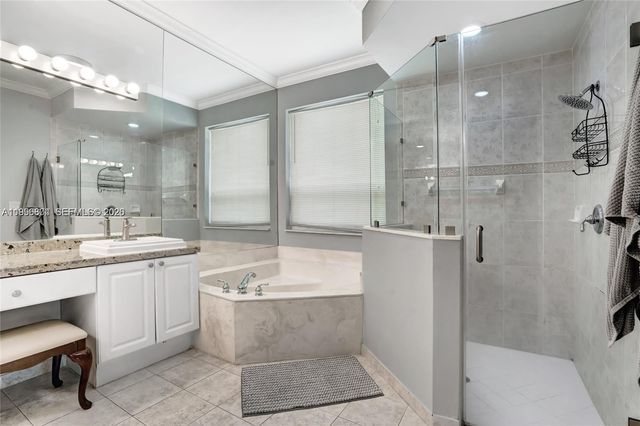 13813 NW 21st St, Pembroke Pines, FL 33028