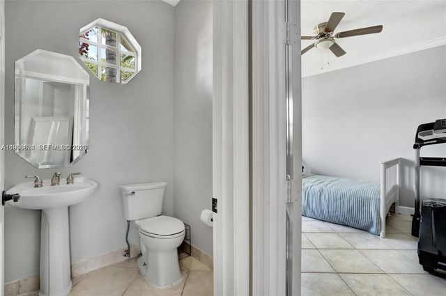 13813 NW 21st St, Pembroke Pines, FL 33028