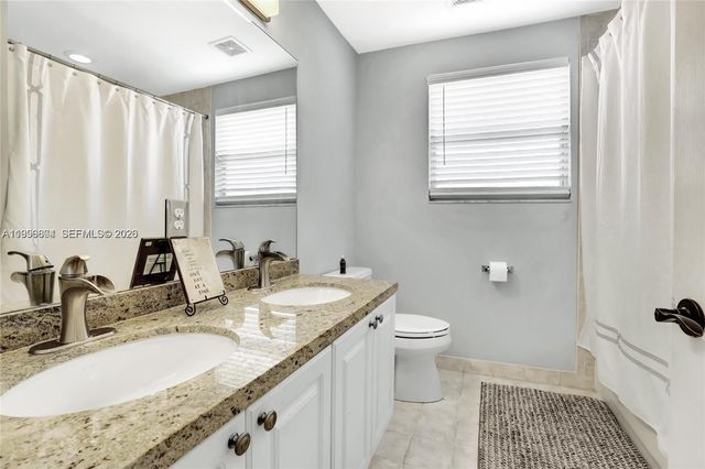 13813 NW 21st St, Pembroke Pines, FL 33028