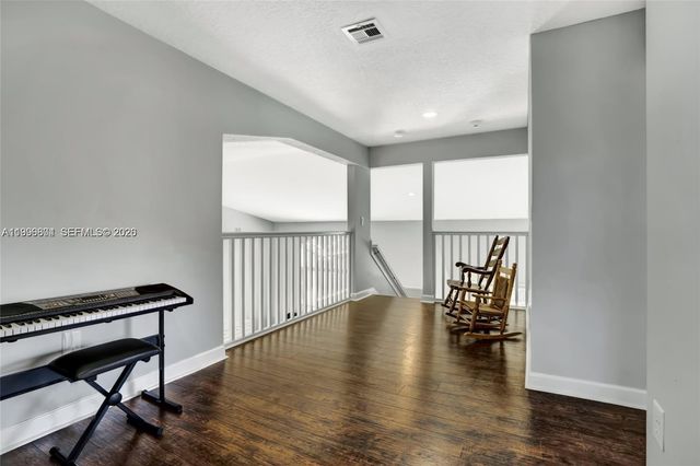 13813 NW 21st St, Pembroke Pines, FL 33028