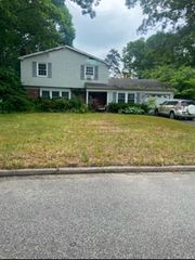 9 Willowood Lane, Coram, NY 11727