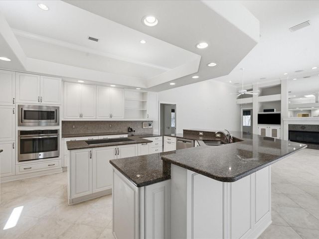 9802 MAKO COURT, Tampa, FL 33615