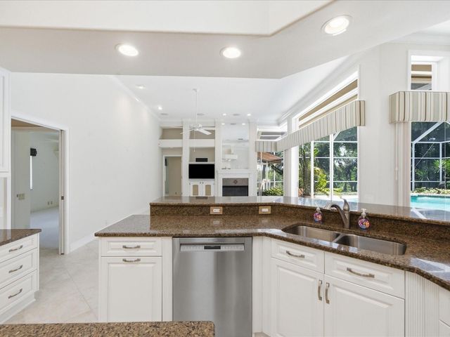 9802 MAKO COURT, Tampa, FL 33615