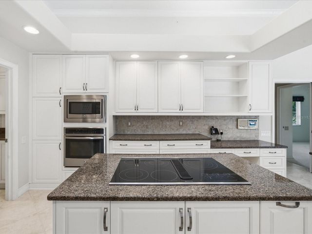 9802 MAKO COURT, Tampa, FL 33615