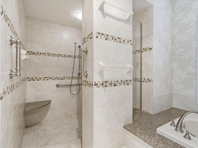 9802 MAKO COURT, Tampa, FL 33615