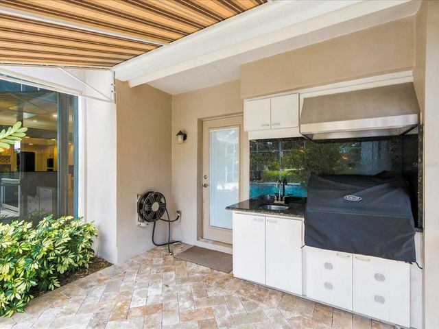 9802 MAKO COURT, Tampa, FL 33615