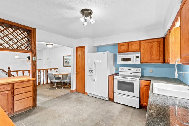 1390 Rainier Lane, Eagan, MN 55121