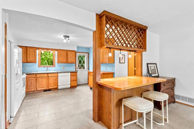 1390 Rainier Lane, Eagan, MN 55121
