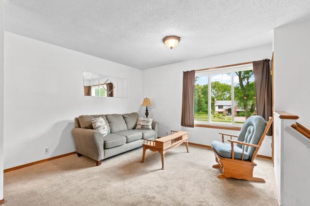 1390 Rainier Lane, Eagan, MN 55121