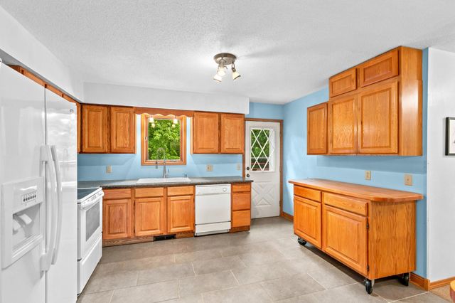 1390 Rainier Lane, Eagan, MN 55121