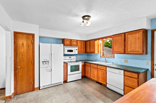 1390 Rainier Lane, Eagan, MN 55121
