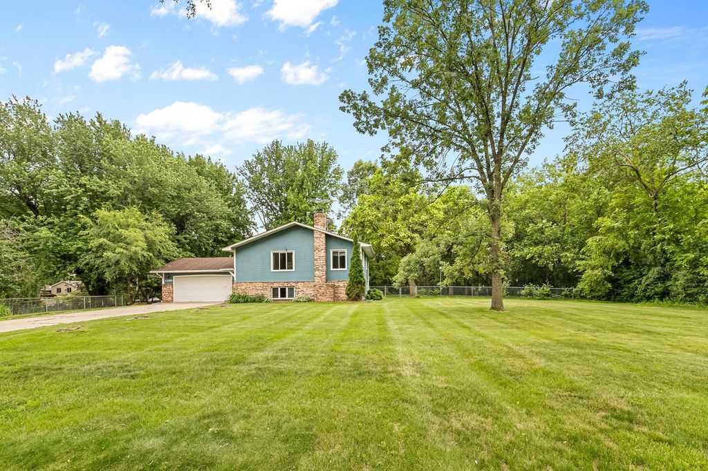 1390 Rainier Lane, Eagan, MN 55121