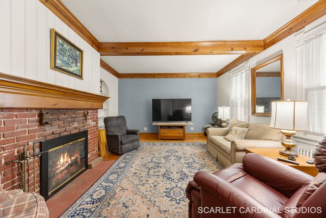 27 E Jackson Street, Villa Park, IL 60181