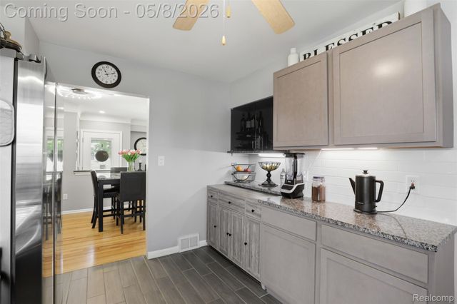 27425 Lyndon Street, Livonia, MI 48154