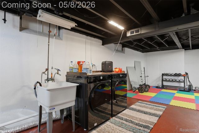 27425 Lyndon Street, Livonia, MI 48154