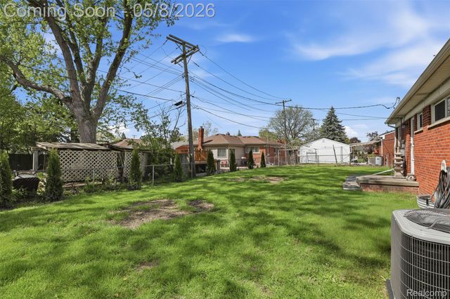 27425 Lyndon Street, Livonia, MI 48154