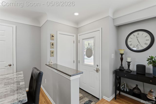 27425 Lyndon Street, Livonia, MI 48154