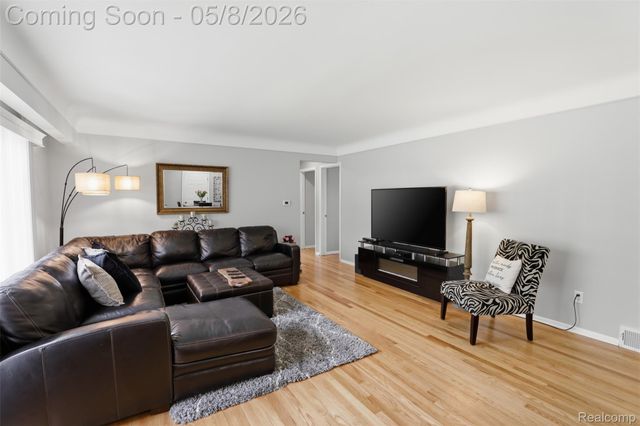 27425 Lyndon Street, Livonia, MI 48154