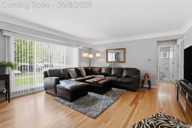 27425 Lyndon Street, Livonia, MI 48154