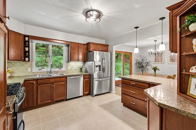 2121 Timberview Drive NE, Grand Rapids, MI 49525