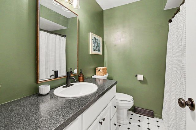 2121 Timberview Drive NE, Grand Rapids, MI 49525