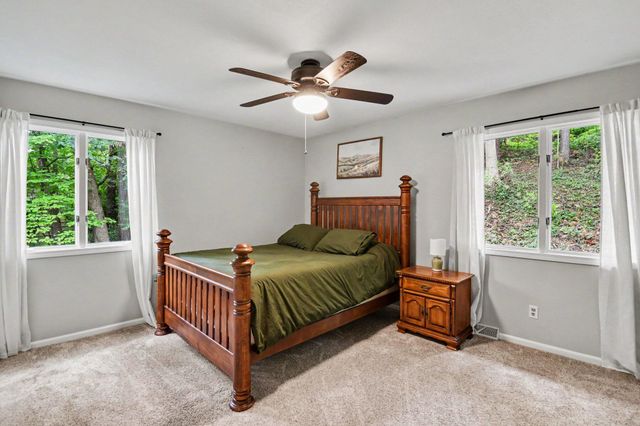 2121 Timberview Drive NE, Grand Rapids, MI 49525