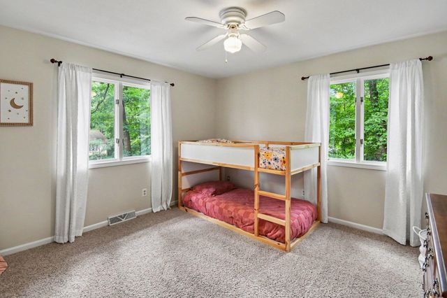 2121 Timberview Drive NE, Grand Rapids, MI 49525