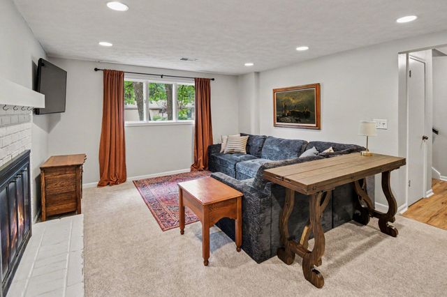 2121 Timberview Drive NE, Grand Rapids, MI 49525