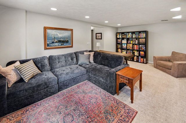 2121 Timberview Drive NE, Grand Rapids, MI 49525