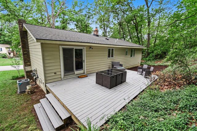 2121 Timberview Drive NE, Grand Rapids, MI 49525