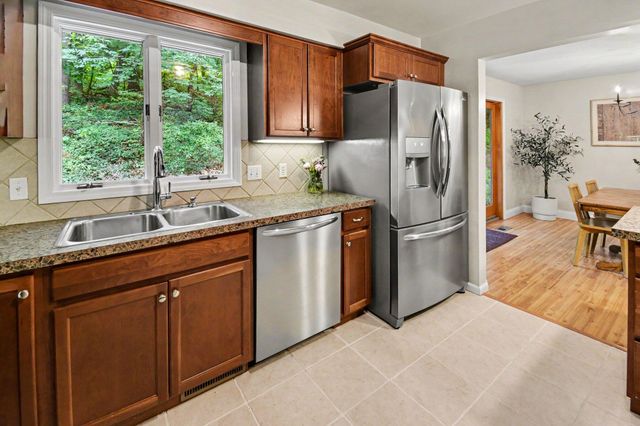 2121 Timberview Drive NE, Grand Rapids, MI 49525