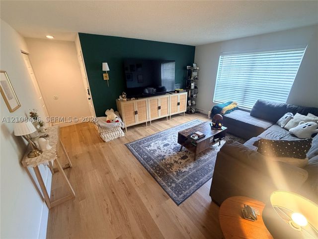 420 NW 70th Ave 126, Plantation, FL 33317